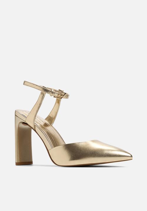 Call It Spring - Fiaa Closed Toe Ankle Strap - Gold