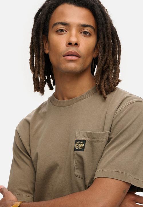 Superdry. - Contrast Stitch Pocket T-shirt - Washed Morel Brown