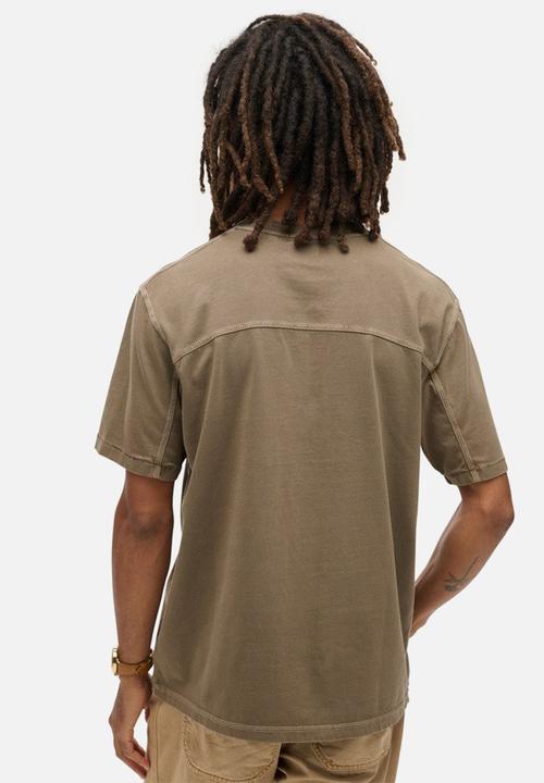 Superdry. - Contrast Stitch Pocket T-shirt - Washed Morel Brown