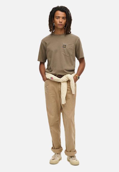 Superdry. - Contrast Stitch Pocket T-shirt - Washed Morel Brown