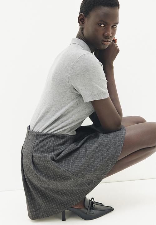 H&M - Pleated jersey skirt - dark grey/pinstriped