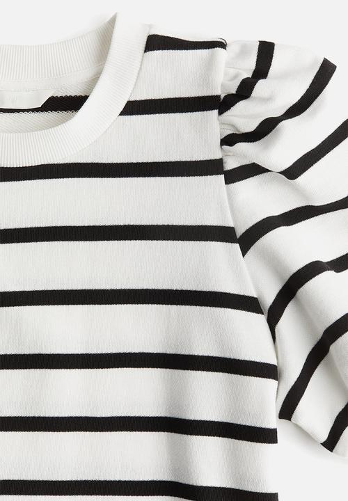 H&M - Puff-sleeved top - black. & white striped