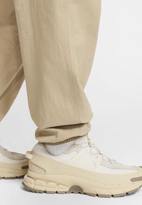 Nike - NSW Club  Woven Cargo Pants - Parachute Beige