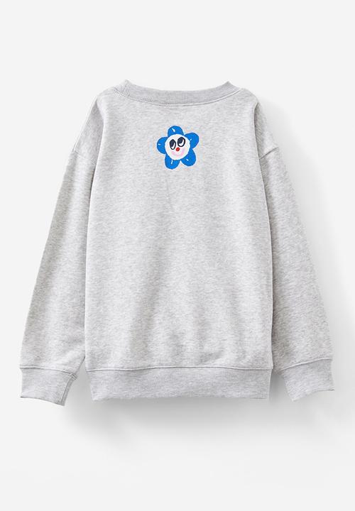 Cotton On - License dusty fleece crew neck - lcn isc be kind/cloud marle