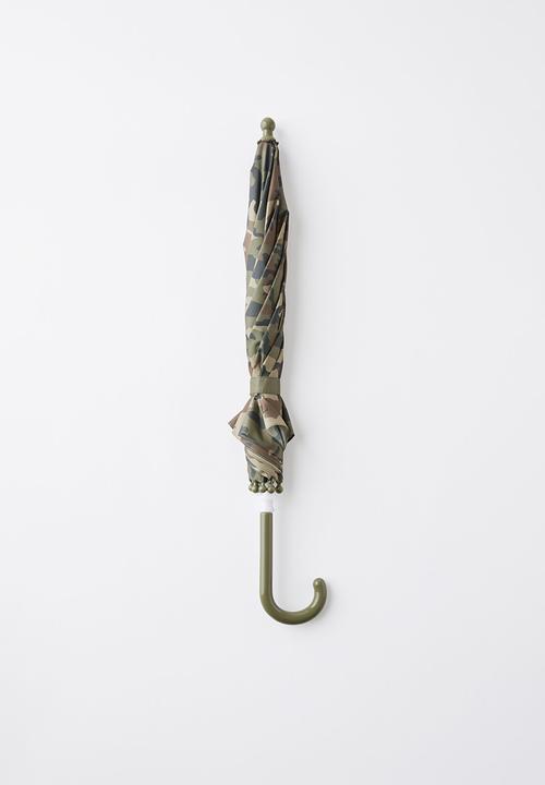 Cotton On - Kids rainy day umbrella - camo print/green