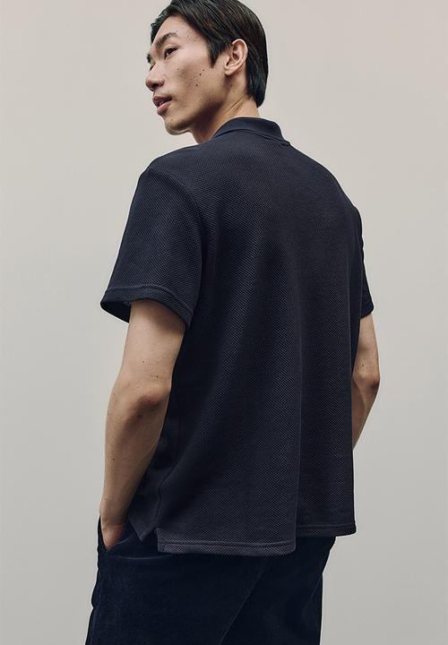 H&M - Regular fit textured-knit polo shirt - navy blue 
