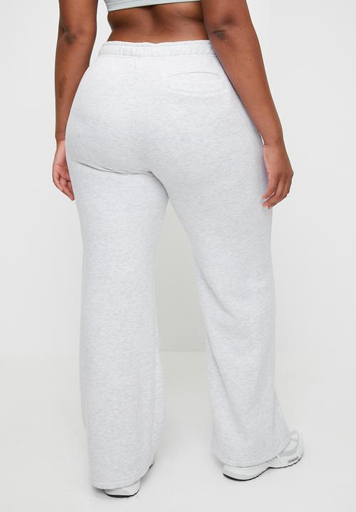 Cotton On - Plus Plush Essential Straight Leg Trackpant - Cloudy Grey Marle