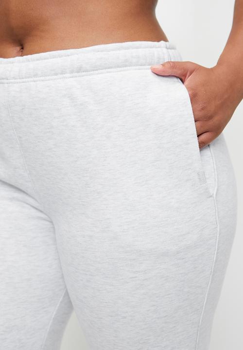 Cotton On - Plus Plush Essential Straight Leg Trackpant - Cloudy Grey Marle