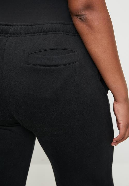 Cotton On - Plus Plush Essential Straight Leg Sweatpant - Black