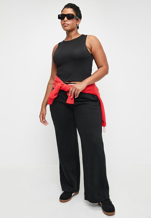 Cotton On - Plus Plush Essential Straight Leg Sweatpant - Black