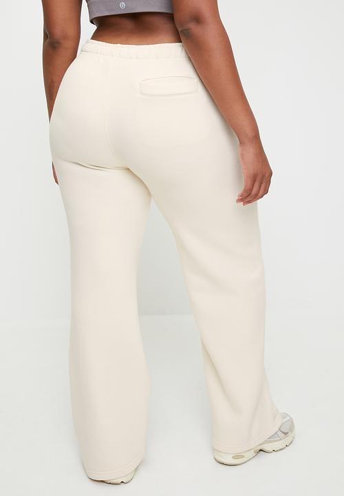 Cotton On - Plus Plush Essential Straight Leg Sweatpant - Coconut Milk