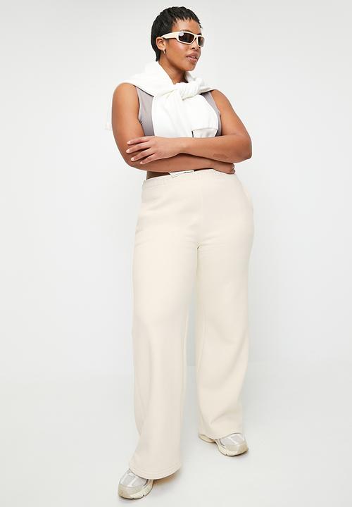 Cotton On - Plus Plush Essential Straight Leg Sweatpant - Coconut Milk