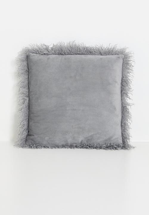 H&S - Shag cosy cushion - light grey
