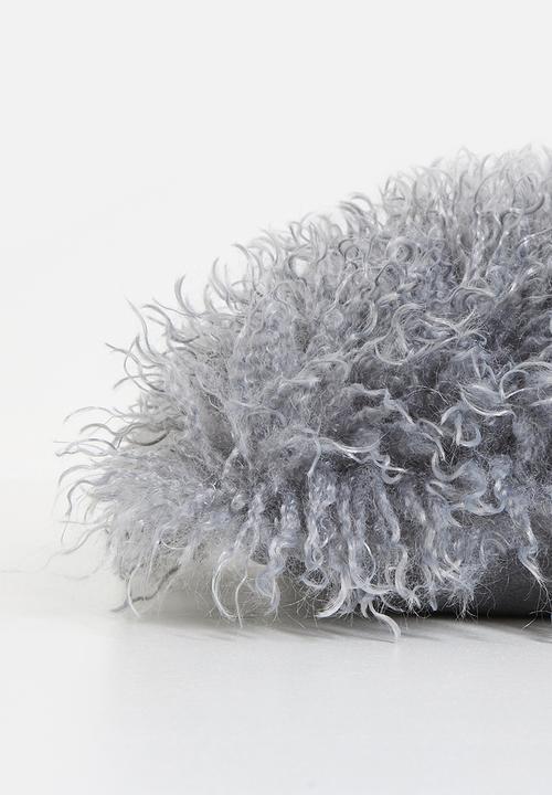 H&S - Shag cosy cushion - light grey