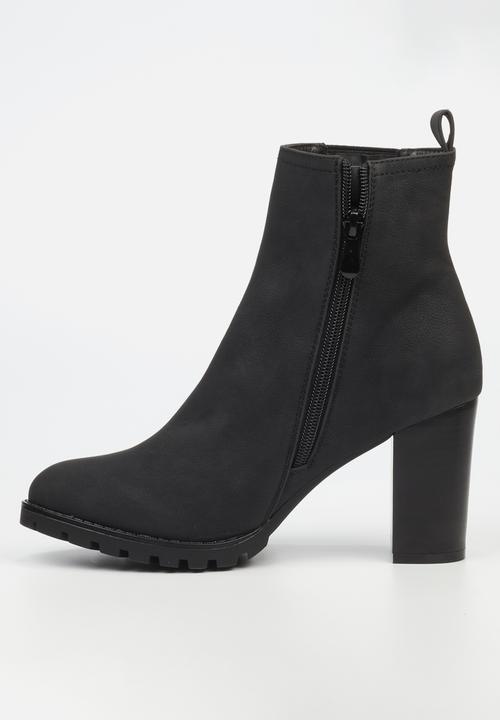Butterfly Feet - June 7 Chelsea - Black