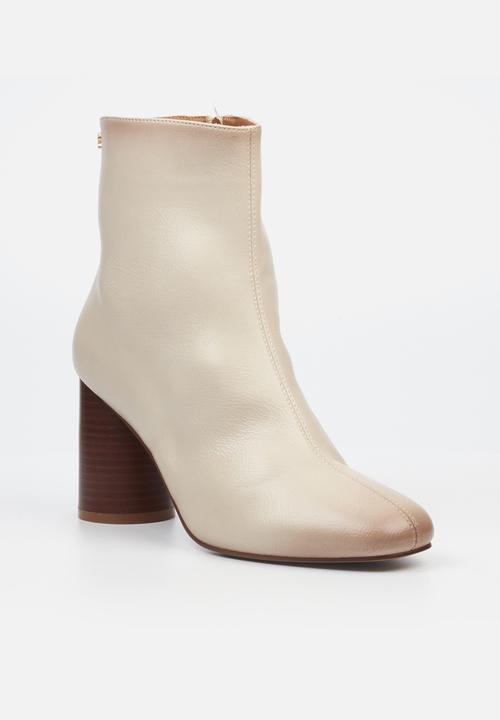 Butterfly Feet - Kylee 1 Ankle - Bone