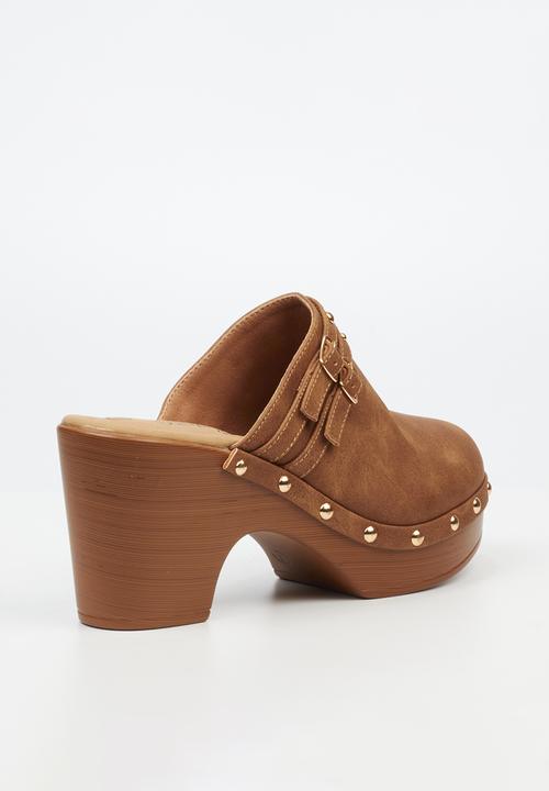 Butterfly Feet - Inga 1 Clog - Tan