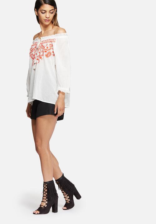 Vero Moda - Monaco embroidered off the shoulder top