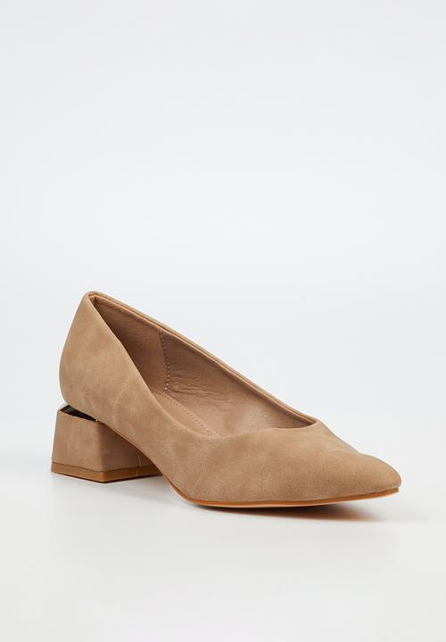 Butterfly Feet - Aimee 1 Court - Taupe