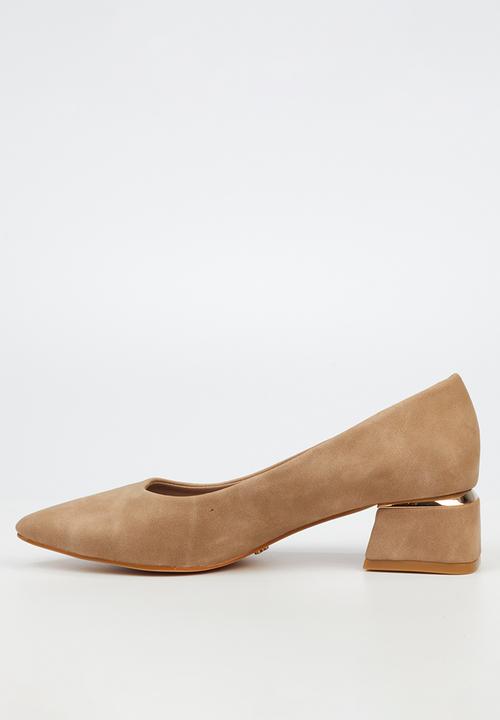 Butterfly Feet - Aimee 1 Court - Taupe