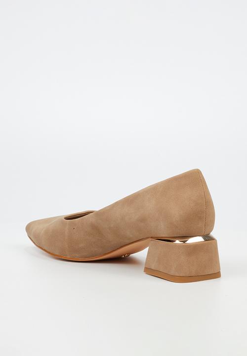 Butterfly Feet - Aimee 1 Court - Taupe