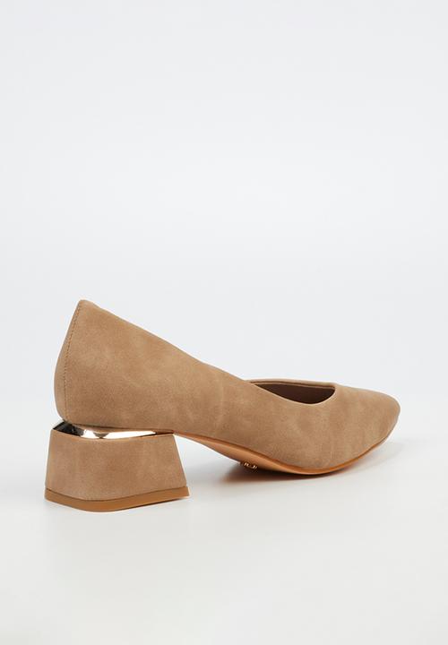 Butterfly Feet - Aimee 1 Court - Taupe