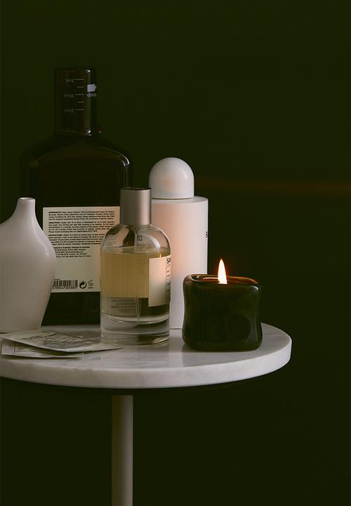 H&M - Scented candle in a ceramic holder - dark green/smoky wood