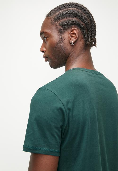 GUESS - SS CN GUESS EMBLEM TEE - DARK JADE