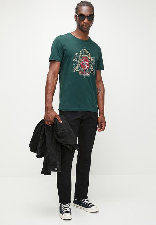 GUESS - SS CN GUESS EMBLEM TEE - DARK JADE