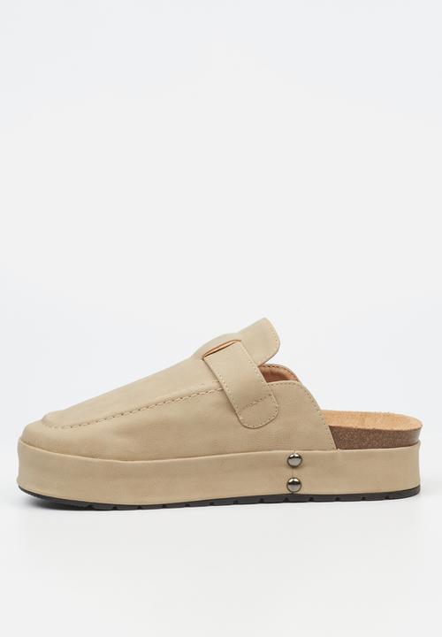 Butterfly Feet - Aruna 1 Mule - Beige