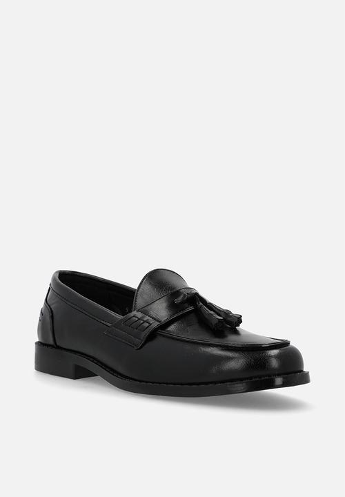 PC - Tassel Slip on - Black