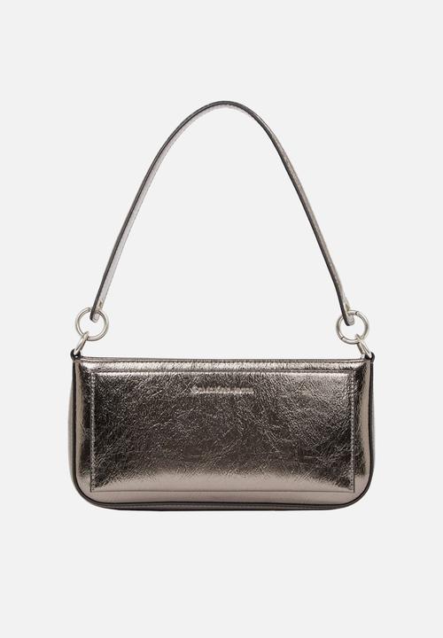 Calvin Klein - Sculpted shoulder pouch tum-gunmetal