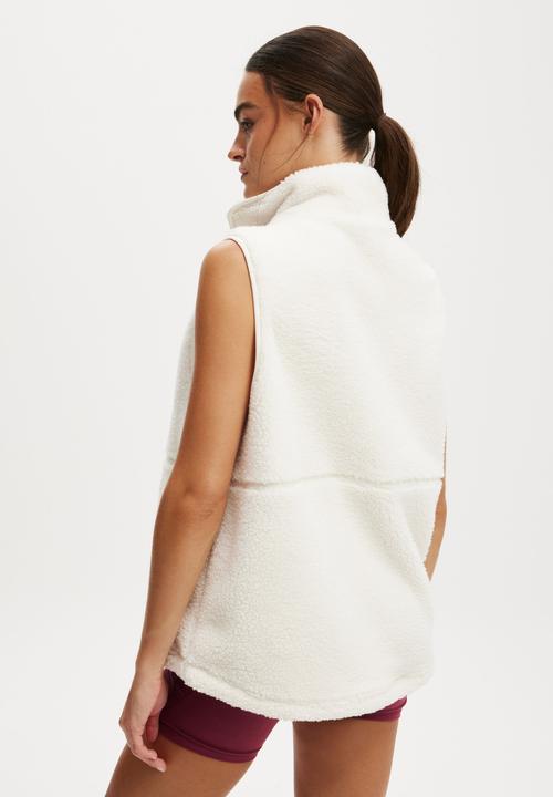 Cotton On - Peak Sherpa Vest - Coconut Milk