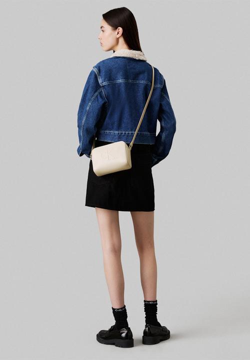 Calvin Klein - Sculpted camera bag deboss-gray morn