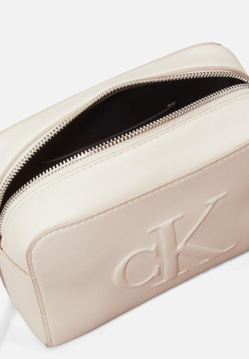 Calvin Klein - Sculpted camera bag deboss-gray morn