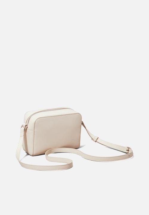 Calvin Klein - Sculpted camera bag deboss-gray morn