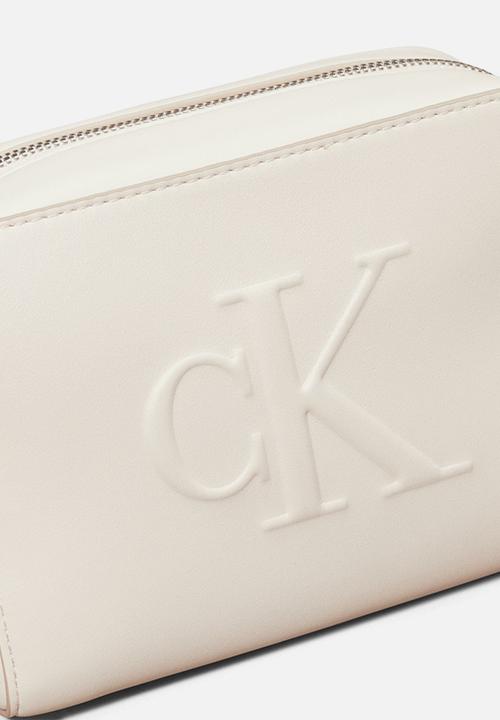 Calvin Klein - Sculpted camera bag deboss-gray morn