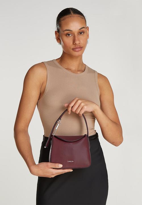 Calvin Klein - Soft sculpt mini bag-oxblood
