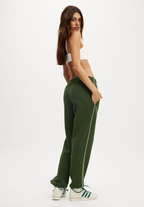 Cotton On - Plush Essential Gym Sweatpant - Forest Green/Coconut Milk