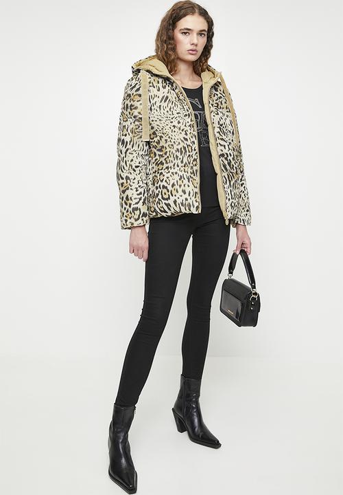 GUESS - Emelie Reversible Puffer - Wavy Leopard Allover Print
