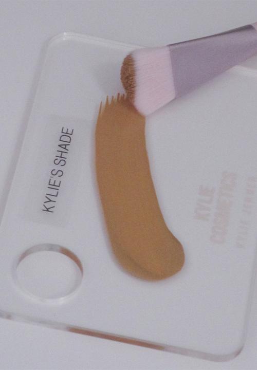 Kylie Cosmetics - Kylie Skin Tint Brush