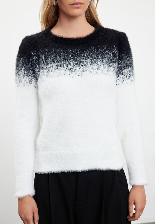 Trendyol - Beard/shaggy yarn knitwear sweater - black 