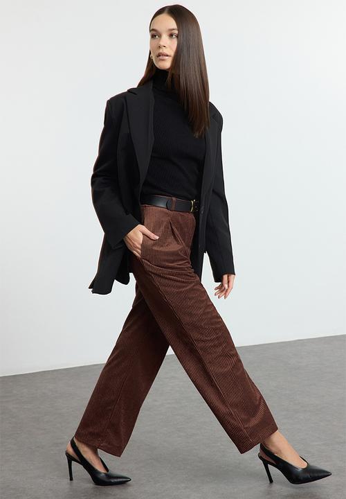 Trendyol - Velvet carrot woven trousers - brown 