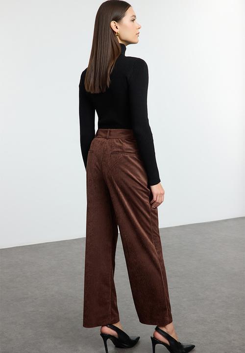 Trendyol - Velvet carrot woven trousers - brown 