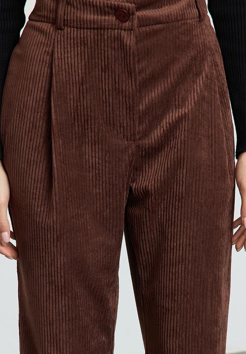 Trendyol - Velvet carrot woven trousers - brown 