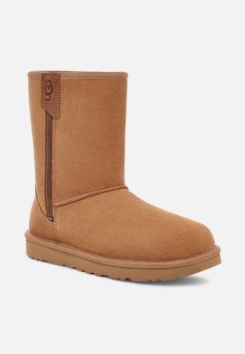 UGG® - Classic short bailey zip boot - chestnut