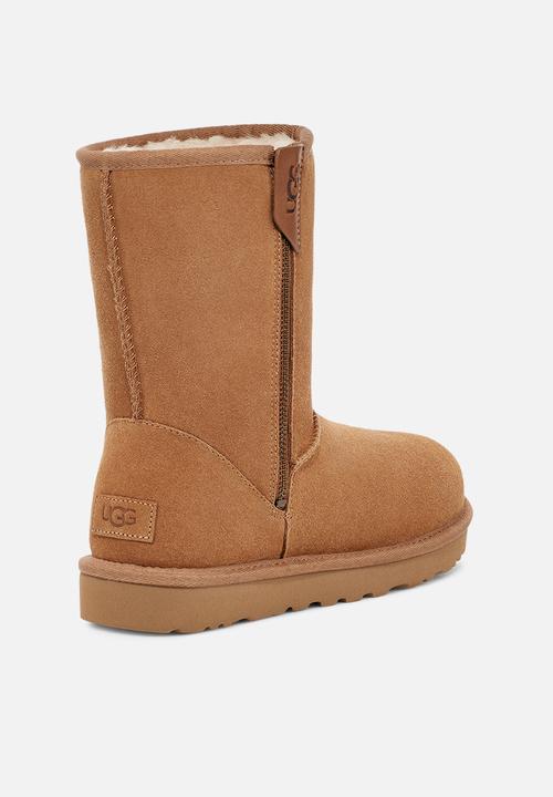 UGG® - Classic short bailey zip boot - chestnut