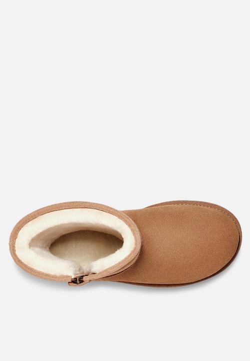 UGG® - Classic short bailey zip boot - chestnut