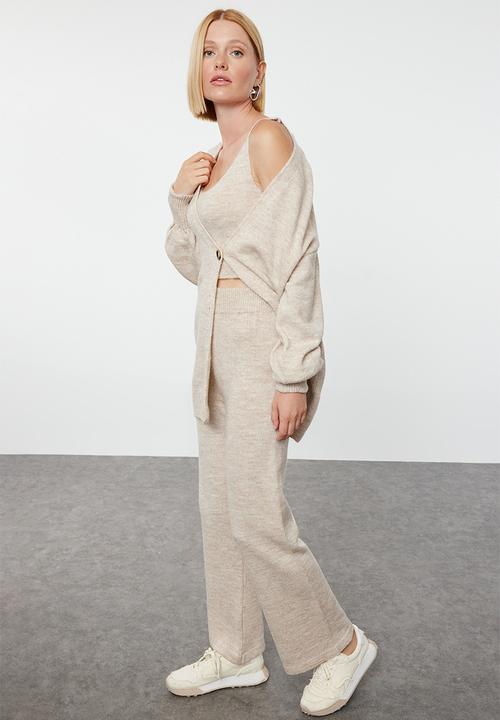 Trendyol - Wide fit soft textured 3-piece knitwear bottom-top set - stone 