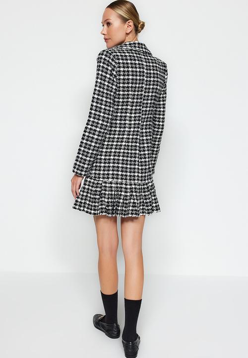 Trendyol - Flounce button detailed tweed woven dress - black